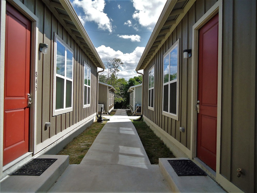 Karnes City Cottages - thumb 1
