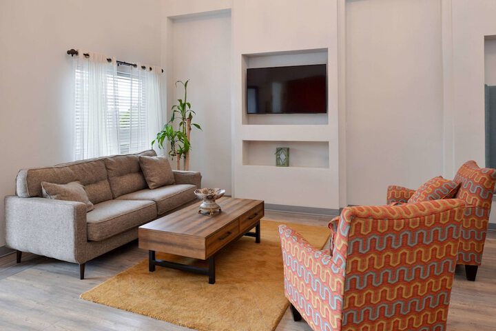 Econo Lodge & Suites Port Arthur - thumb 6