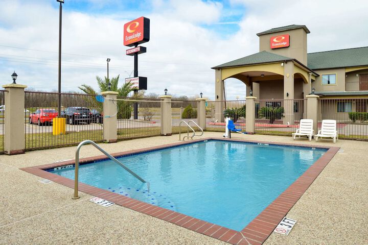 Econo Lodge & Suites Port Arthur - thumb 5