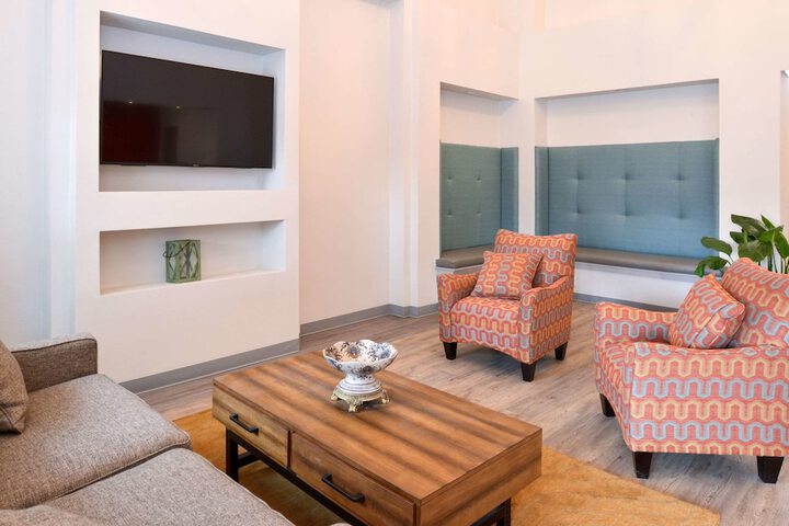 Econo Lodge & Suites Port Arthur - thumb 7