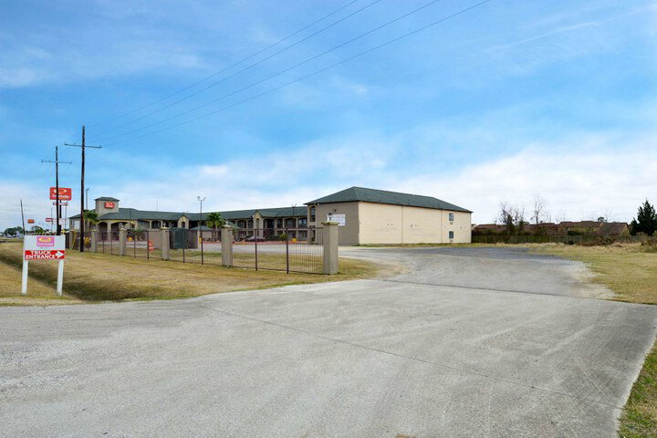 Econo Lodge & Suites Port Arthur - thumb 1