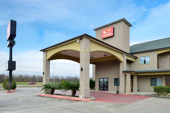 Econo Lodge & Suites Port Arthur - thumb 2