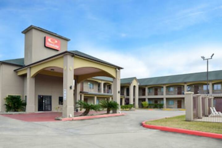 Econo Lodge & Suites Port Arthur - thumb 0
