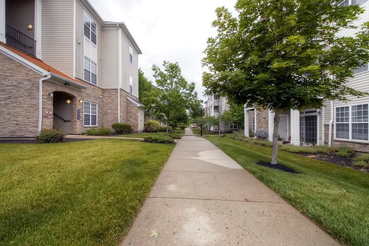 Global Luxury Suites At The Junction - thumb 2