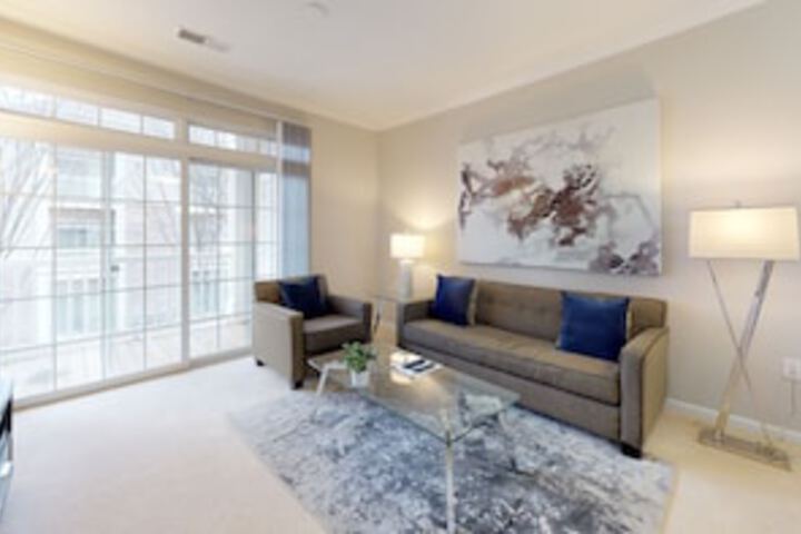 Global Luxury Suites At The Junction - thumb 0