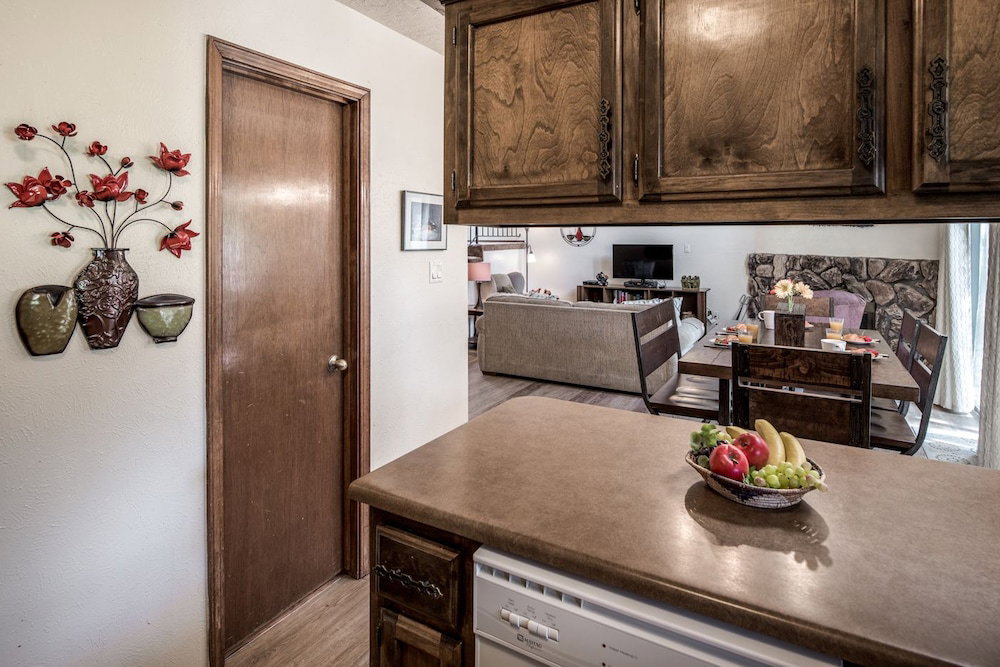 40 Innsbrook - Three Bedroom Townhome - thumb 4