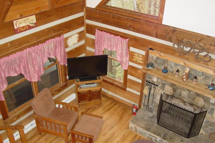 Creekside Overlook Secluded Log Cabin Overlooking Creek - thumb 6