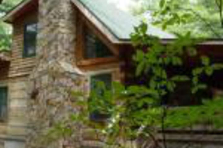 Pine Crest Secluded On Knoll Top Near Boone NC & Blue Ridge Parkway - thumb 0