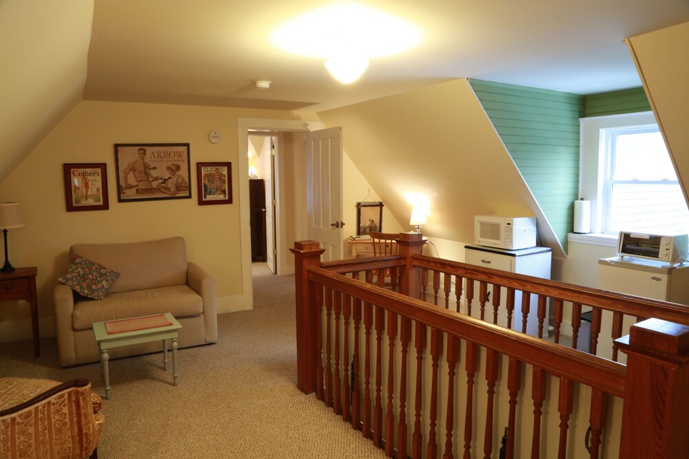 Geyser Lodge - thumb 4