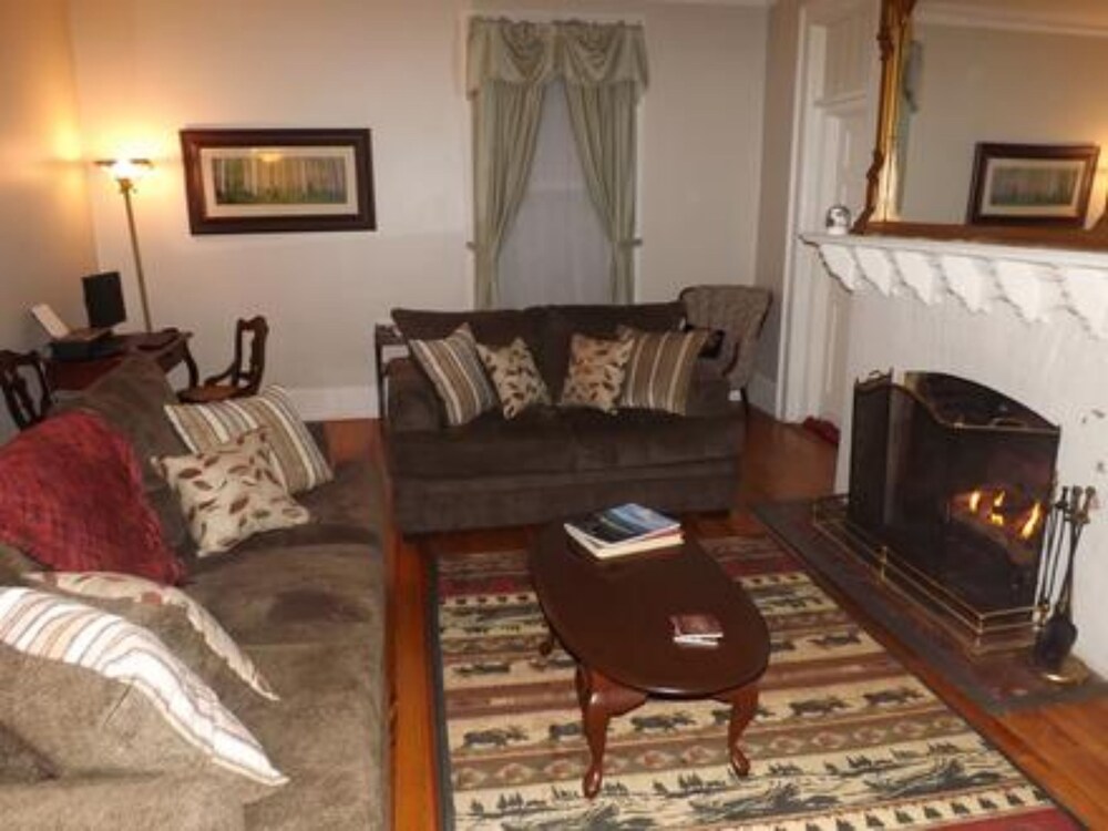 Geyser Lodge - thumb 2