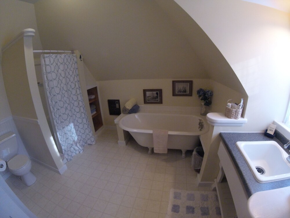 Geyser Lodge - thumb 5