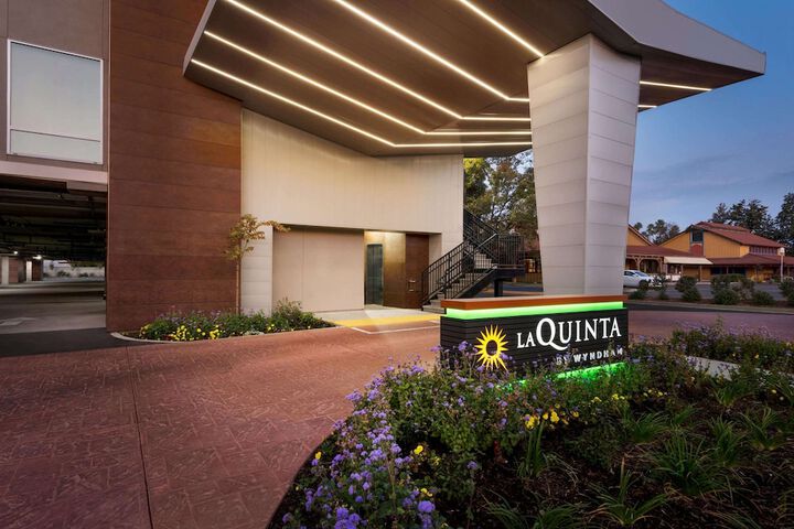 La Quinta Inn & Suites By Wyndham Clovis CA - thumb 1