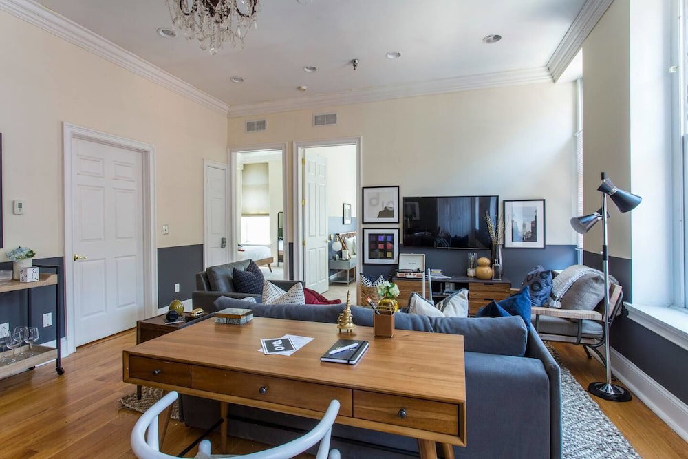 Chic 2br/1ba Apt Near The Liberty Bell By Domio!