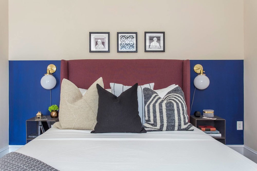 Large 2 BR/ 2BA Duplex In City Center By Domio