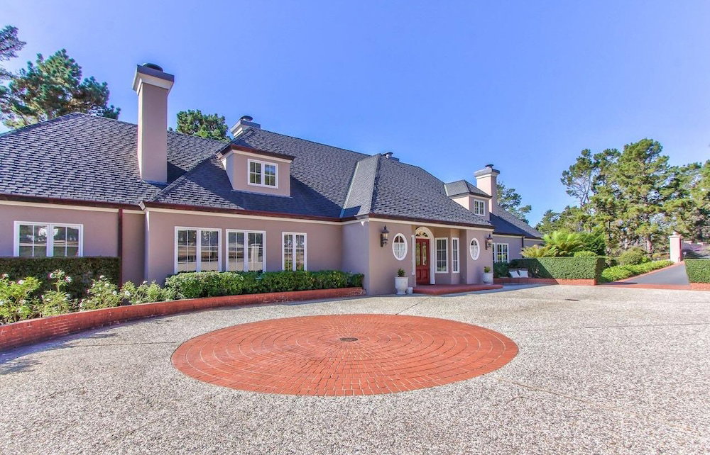 Lx33: Luxury Vacation Villa On Pebble Beach With Pool - thumb 0