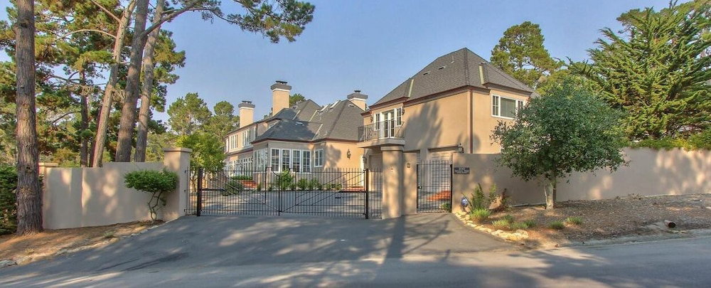 Lx33: Luxury Vacation Villa On Pebble Beach With Pool - thumb 2