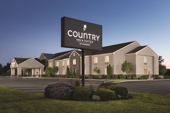 Country Inn & Suites By Radisson, Port Clinton, OH - thumb 2