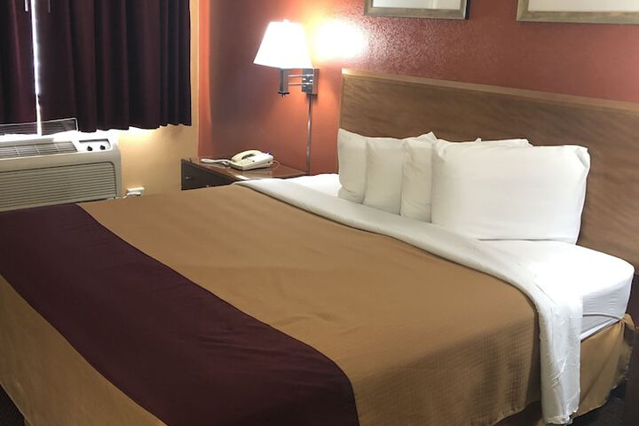 Econo Lodge Downtown - thumb 3