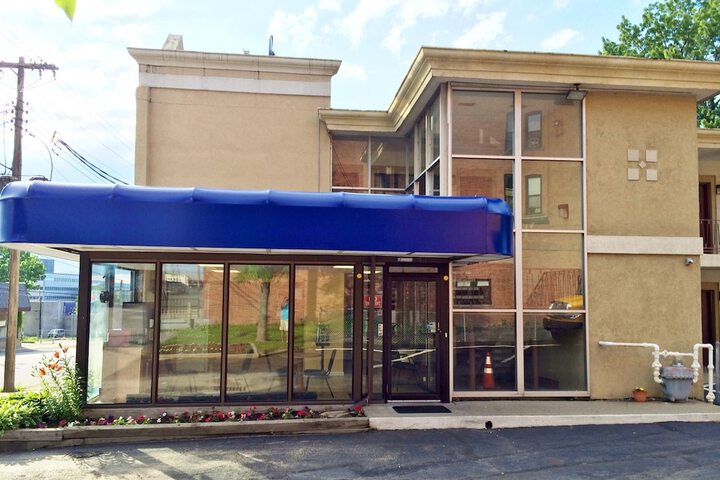 Econo Lodge Downtown - thumb 1