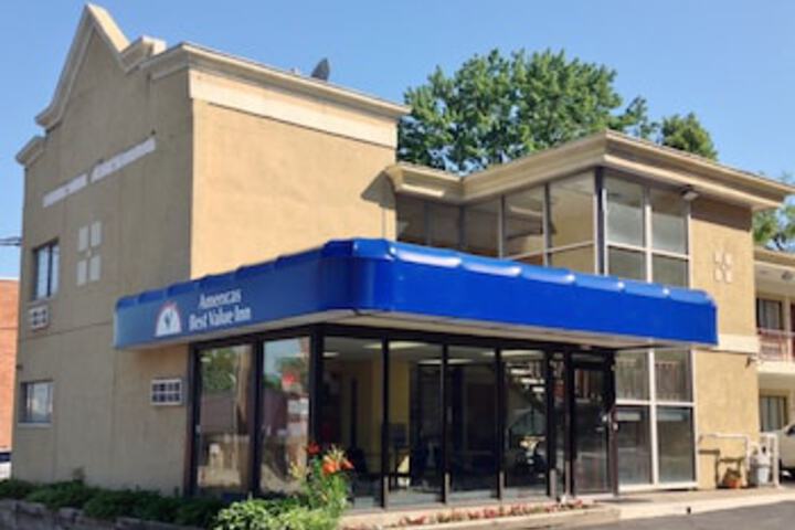 Econo Lodge Downtown - thumb 0