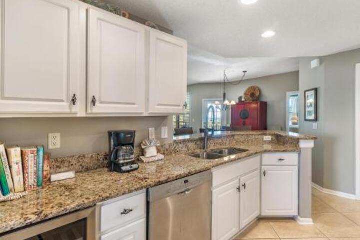 203E Beautiful 3BR / 3BA Center Condo With Gulf View - thumb 2