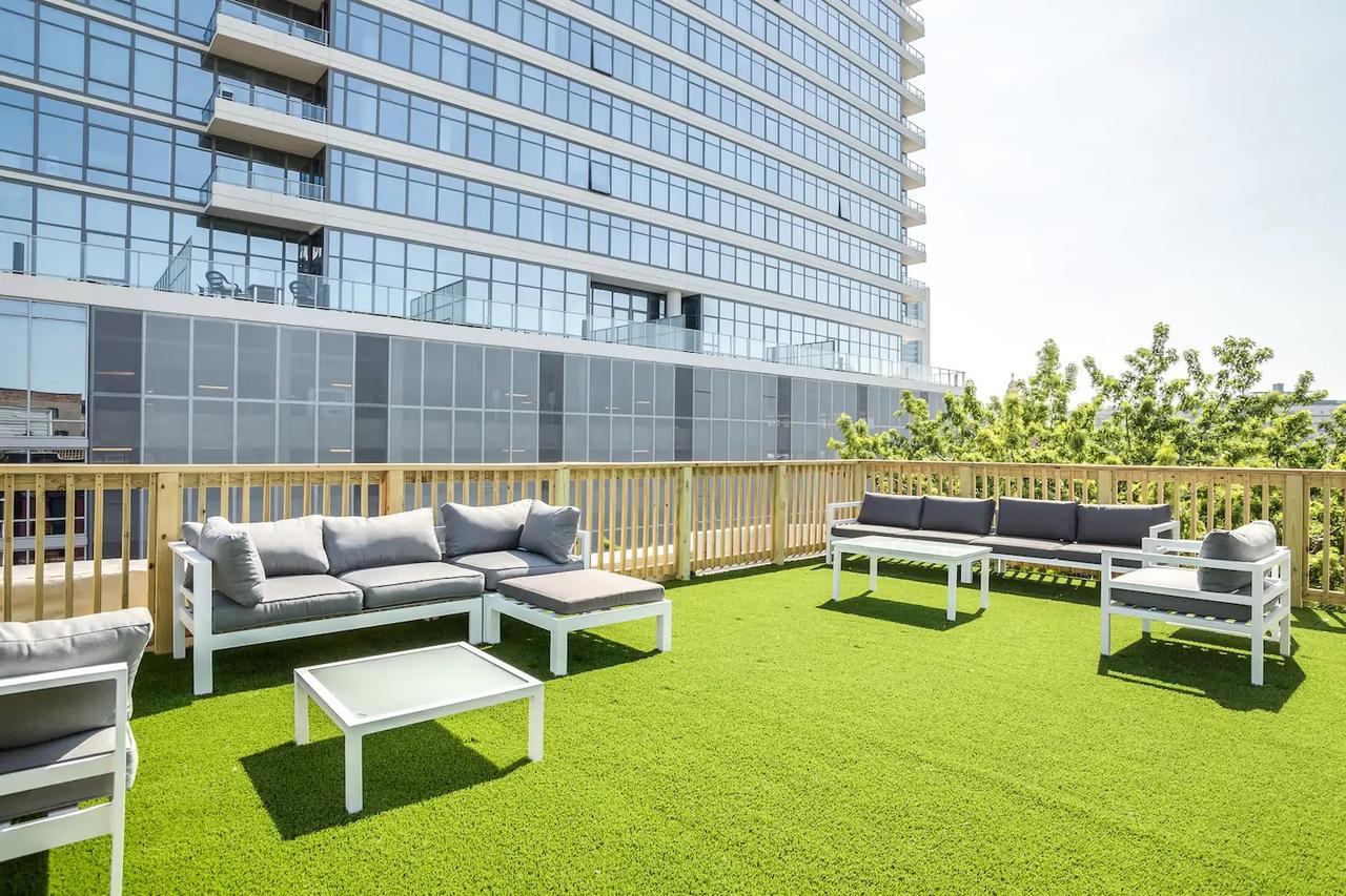 Luxury Downtown Penthouse With Private Rooftop! - thumb 3
