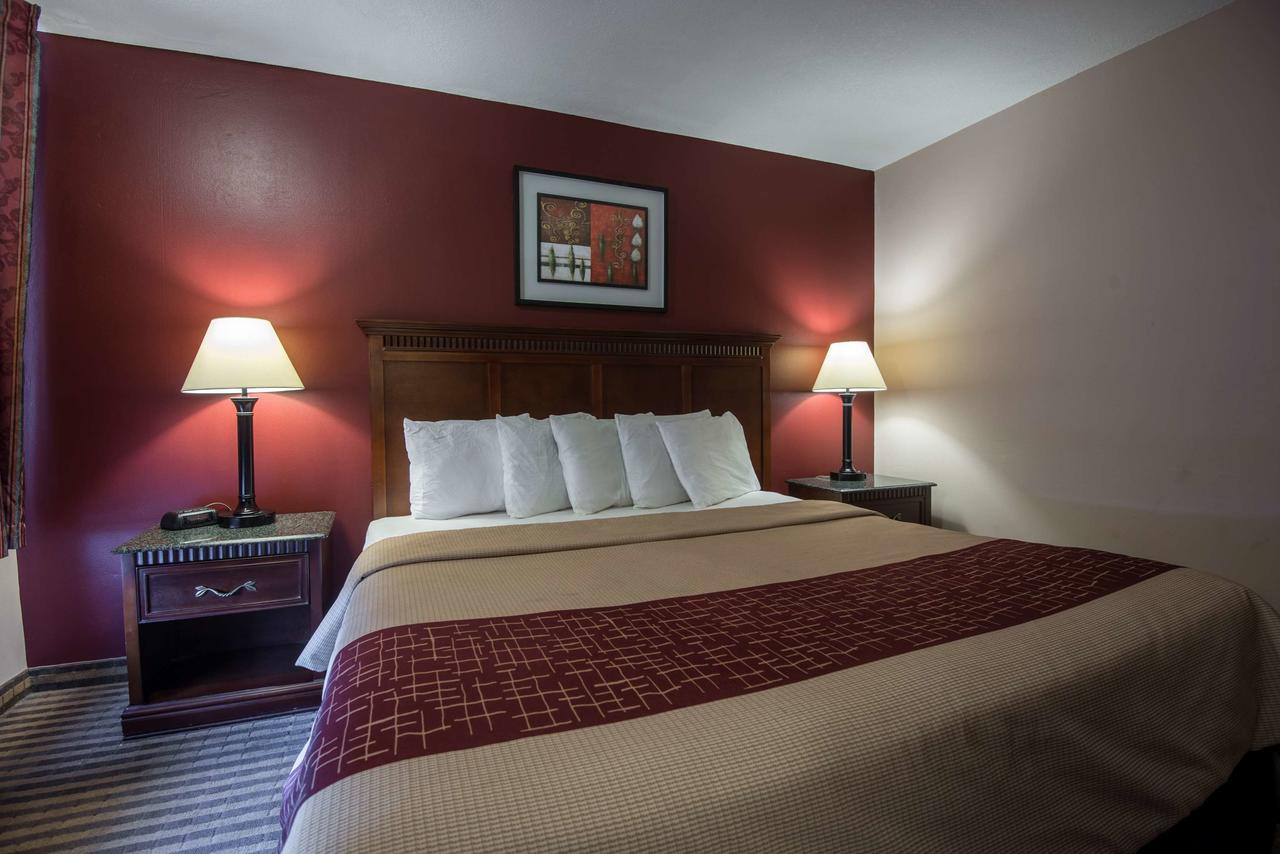 Red Roof Inn Fort Wayne - thumb 7