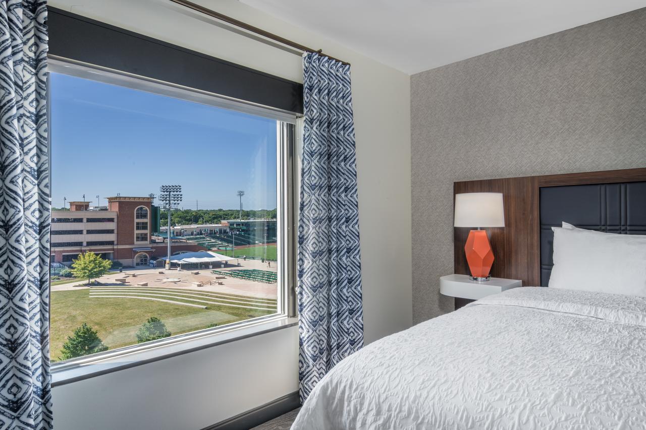 Hampton Inn & Suites Fort Wayne Downtown - thumb 6