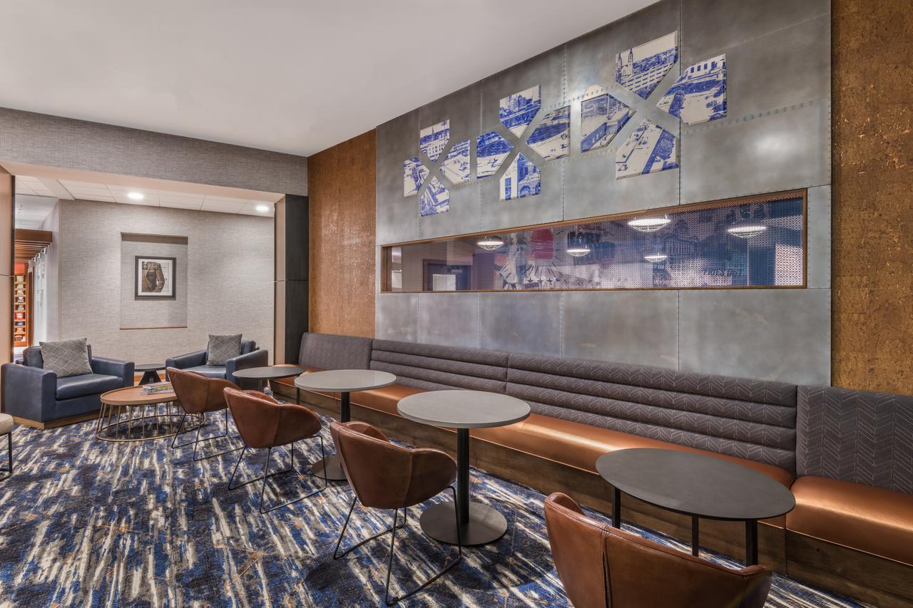 Hampton Inn & Suites Fort Wayne Downtown - thumb 20