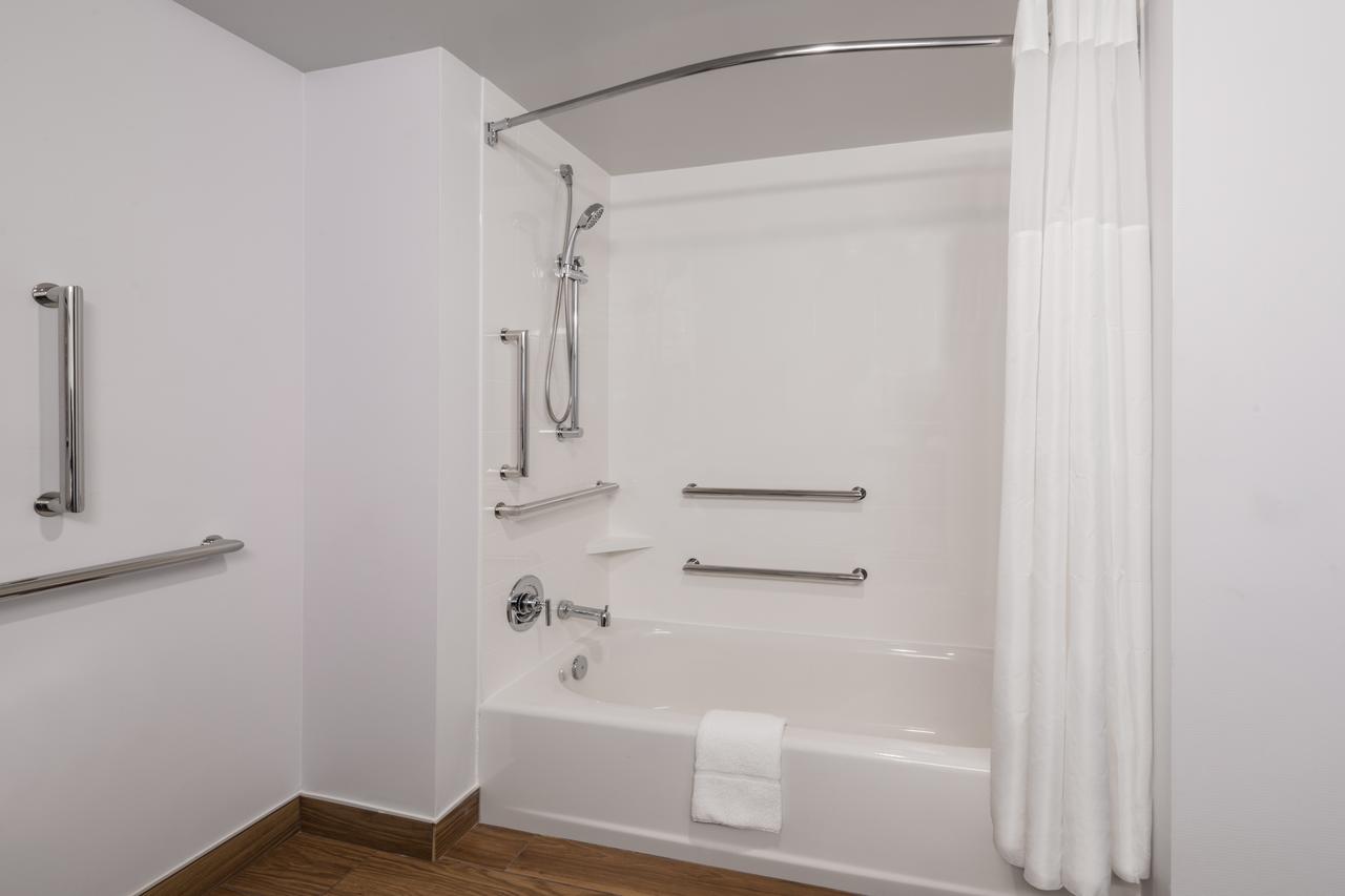 Hampton Inn & Suites Fort Wayne Downtown - thumb 7