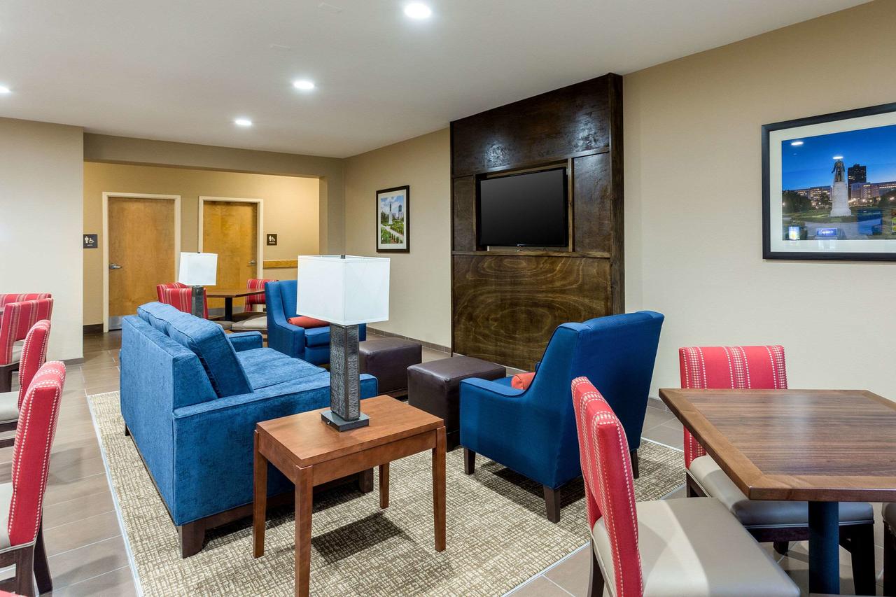 Comfort Inn & Suites Airport - thumb 42