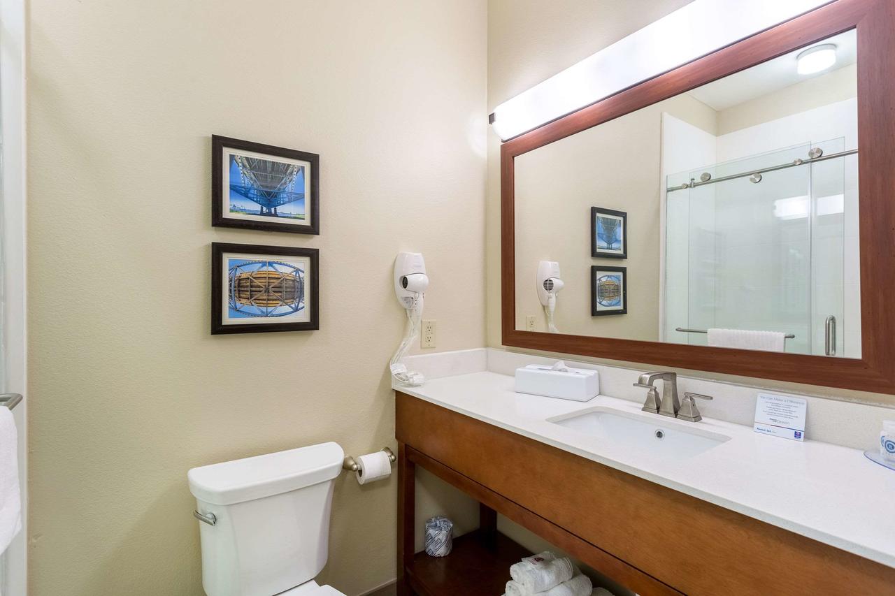 Comfort Inn & Suites Airport - thumb 6