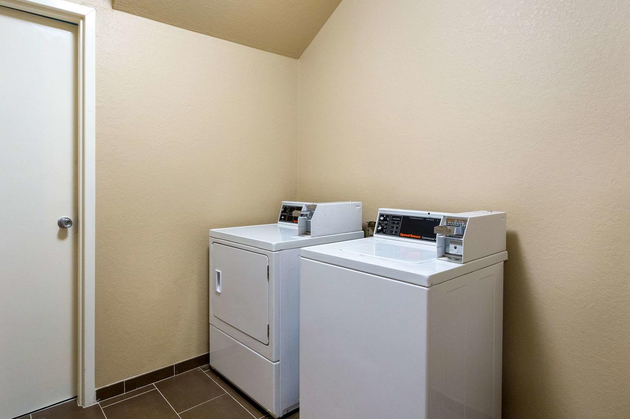 Comfort Inn & Suites Airport - thumb 43