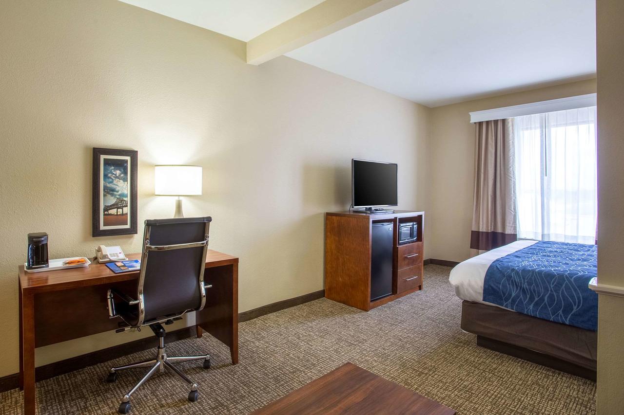 Comfort Inn & Suites Airport - thumb 7