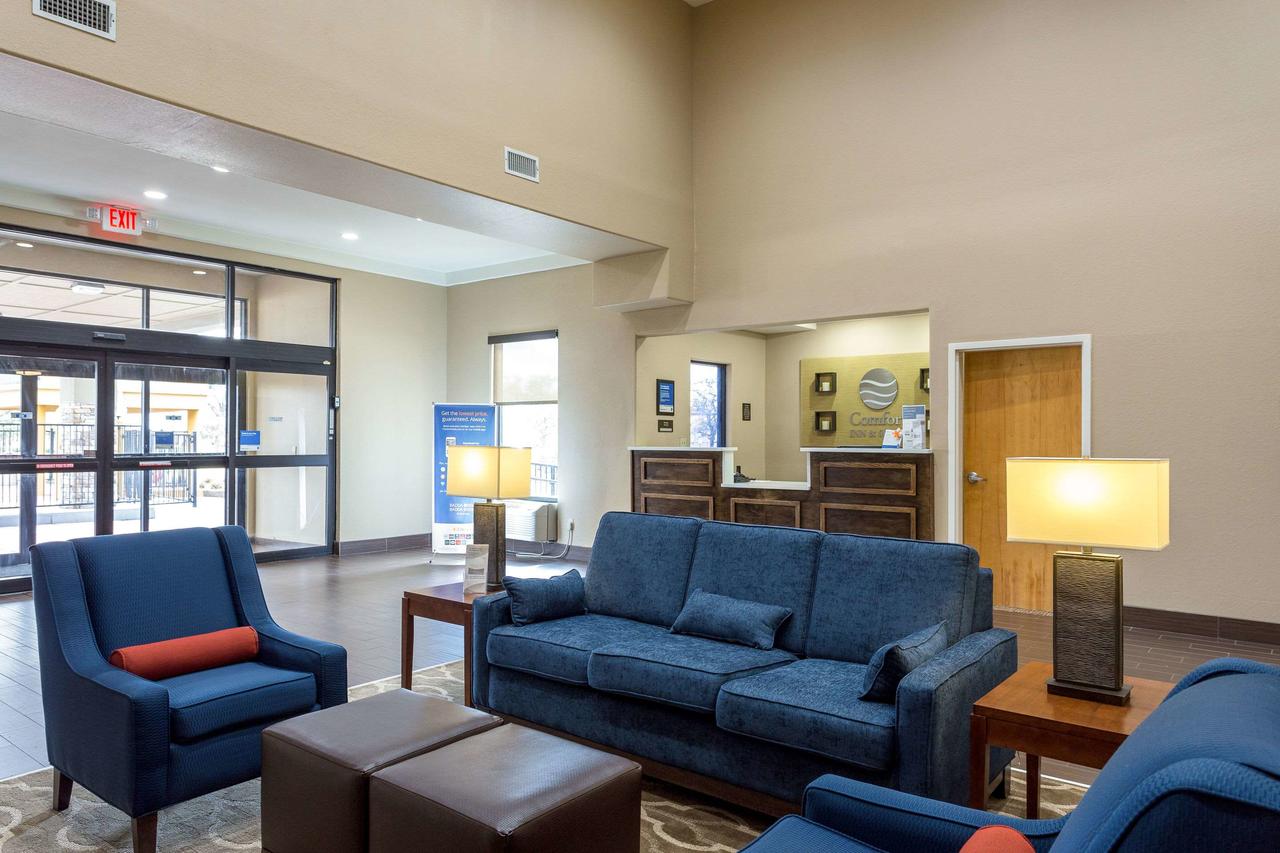 Comfort Inn & Suites Airport - thumb 3