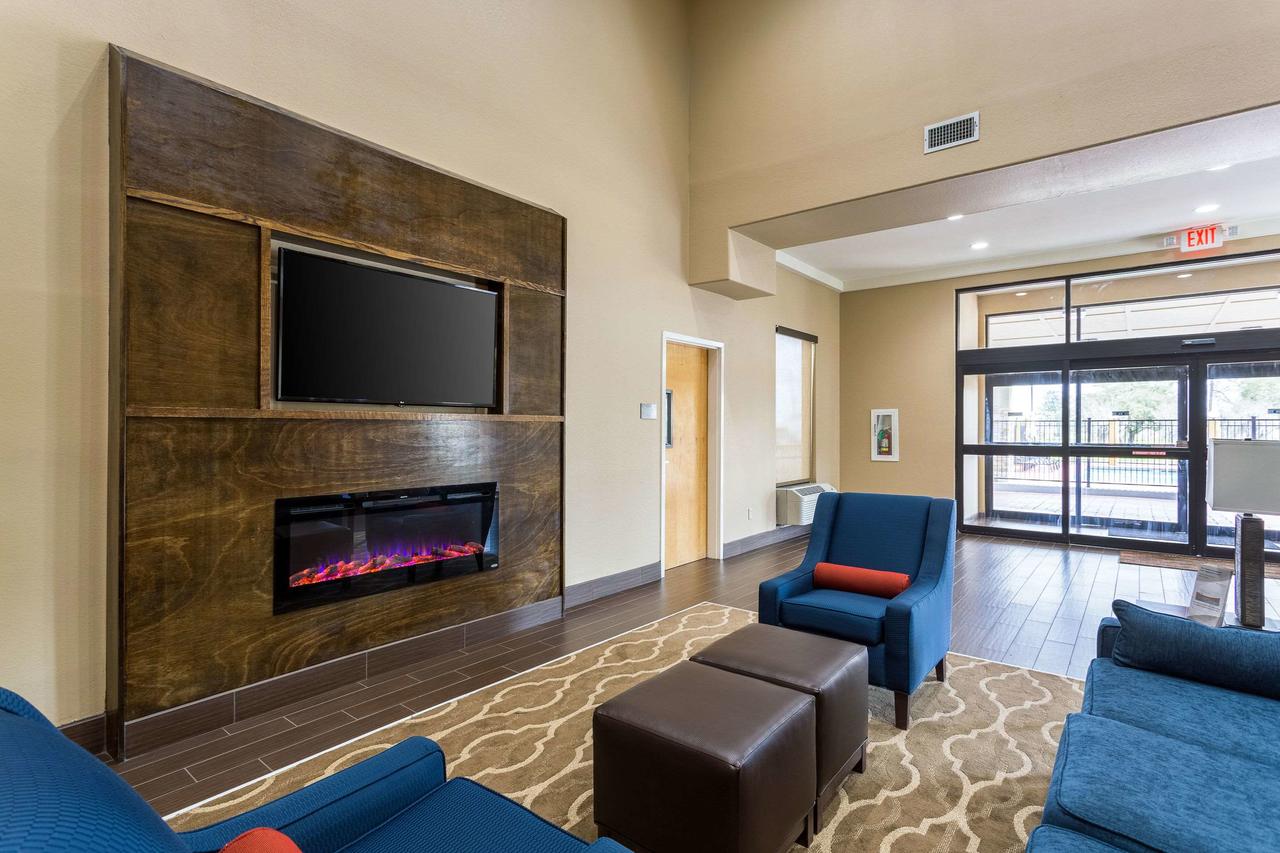Comfort Inn & Suites Airport - thumb 15