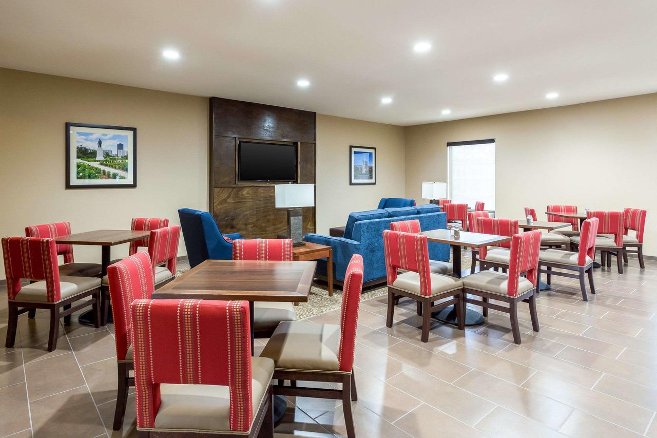 Comfort Inn & Suites Airport - thumb 11