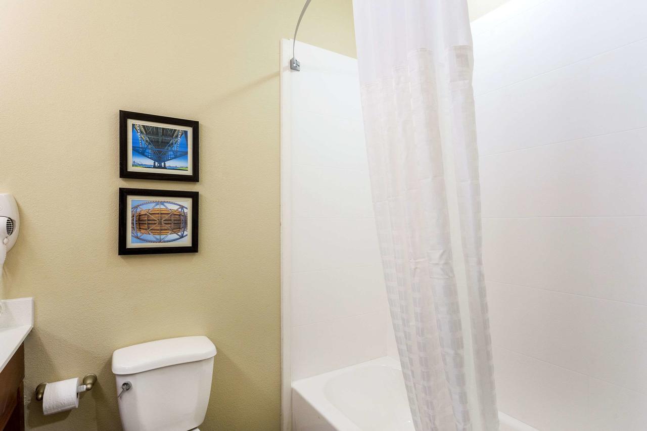 Comfort Inn & Suites Airport - thumb 8