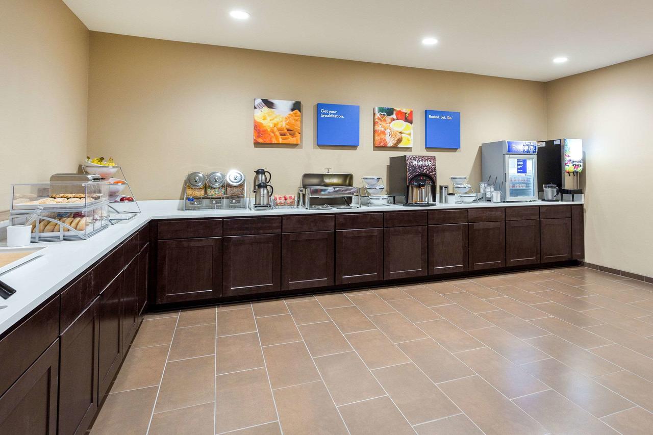 Comfort Inn & Suites Airport - thumb 13