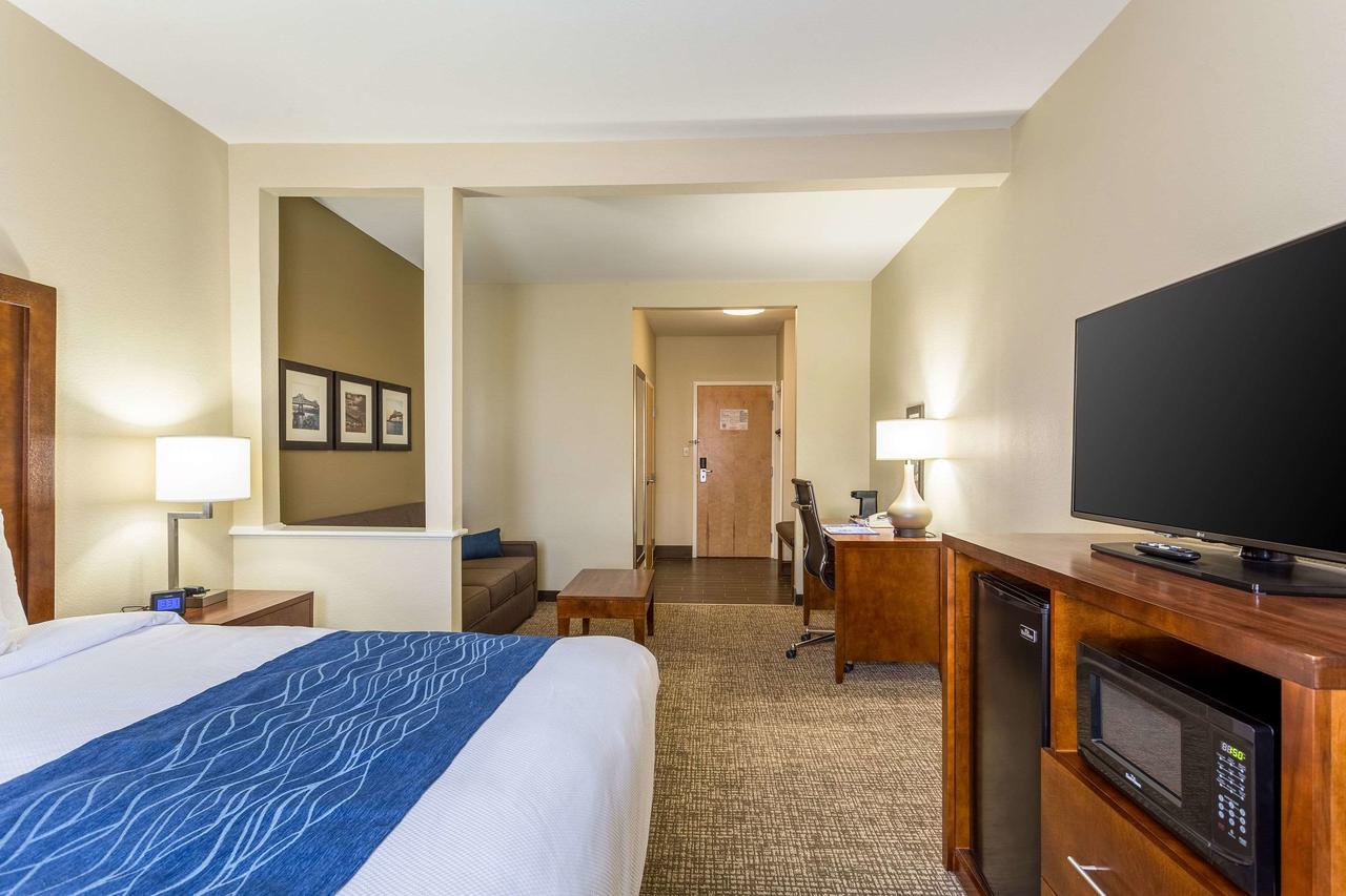 Comfort Inn & Suites Airport - thumb 37
