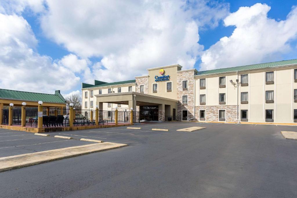 Comfort Inn & Suites Airport - thumb 2