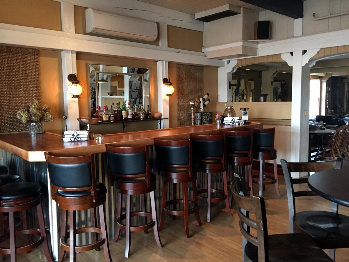 Trade Winds Inn - thumb 10