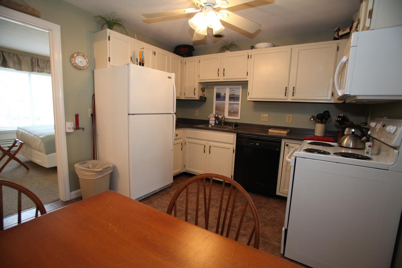 Elmwood Resort Hotel - thumb 8