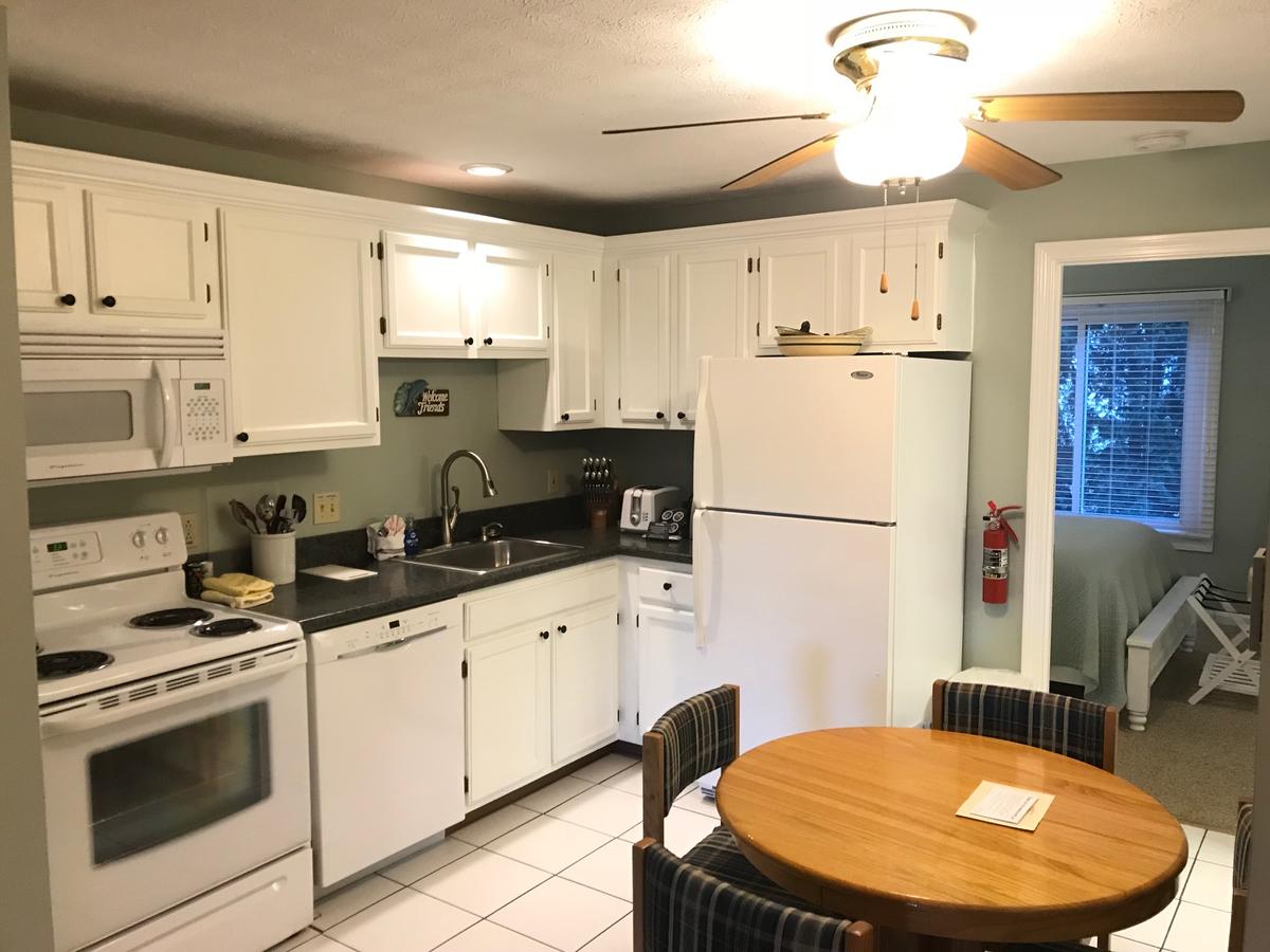 Elmwood Resort Hotel - thumb 30