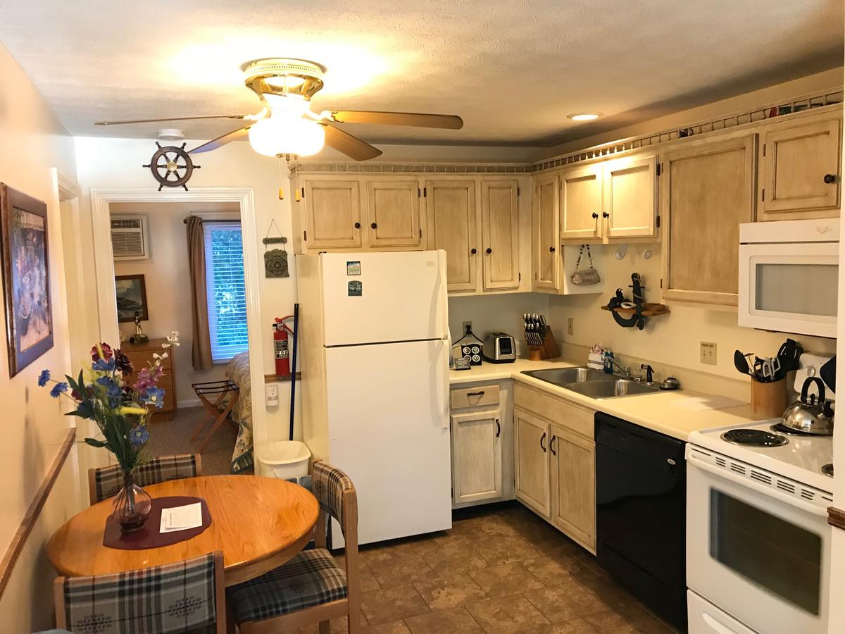 Elmwood Resort Hotel - thumb 26