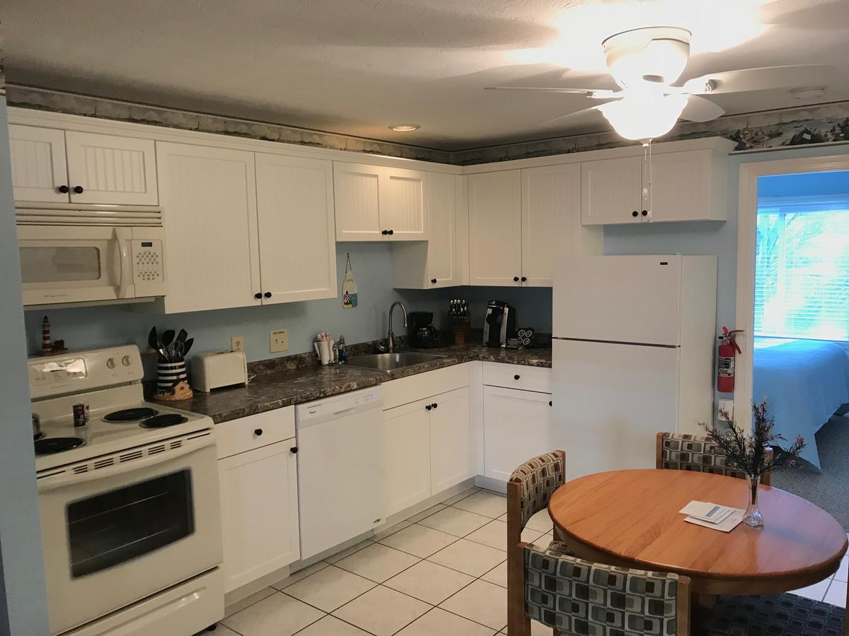 Elmwood Resort Hotel - thumb 42