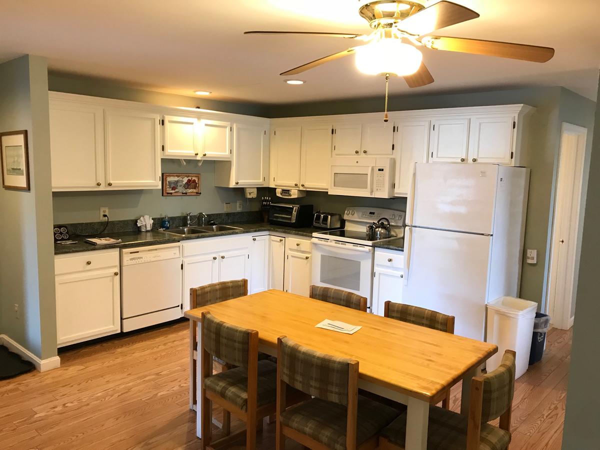 Elmwood Resort Hotel - thumb 7