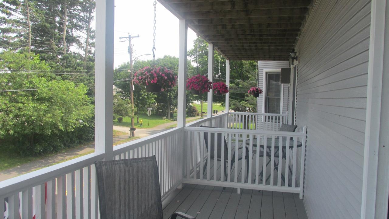 Lynwood Inn - thumb 2