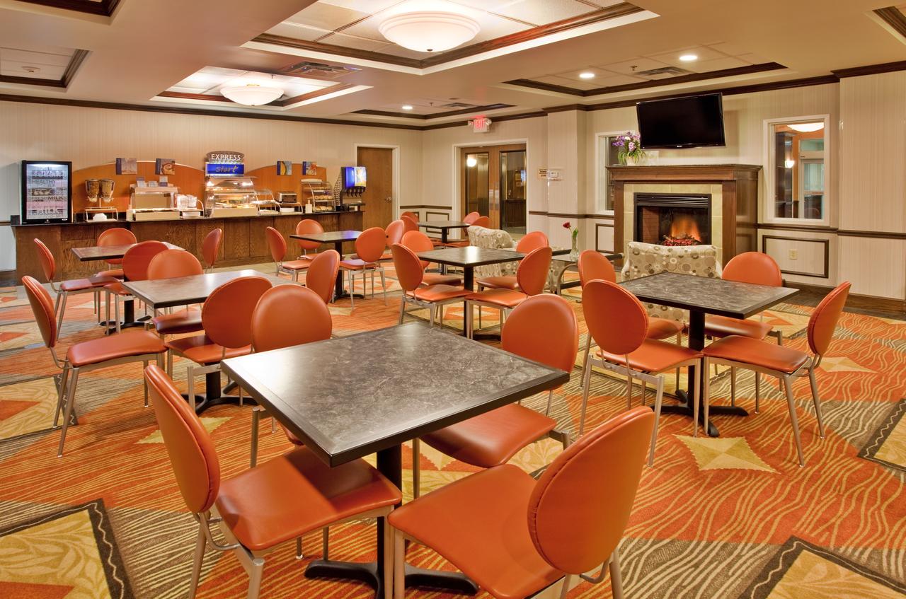 Holiday Inn Express Hotel & Suites Kansas City - Grandview - thumb 11