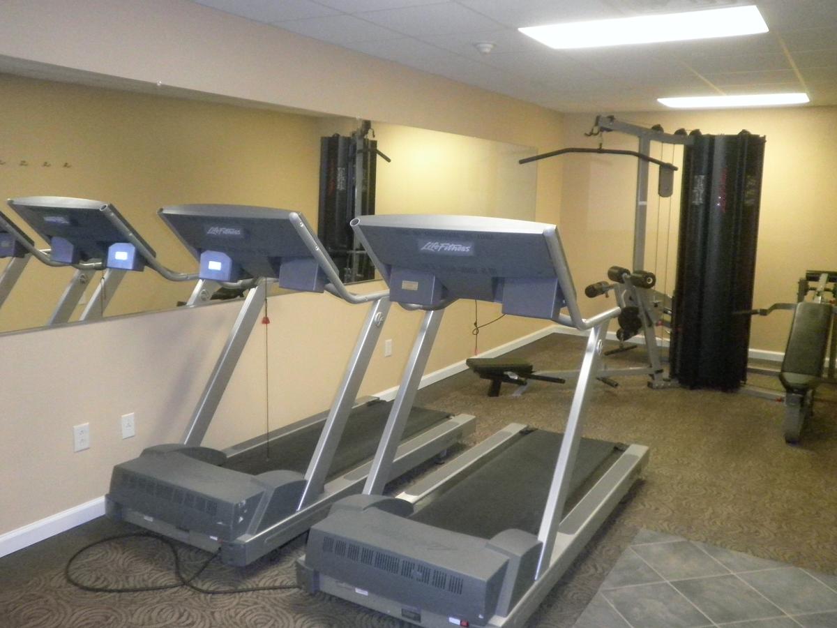 Surreys' Grand Crowne Resort - thumb 11